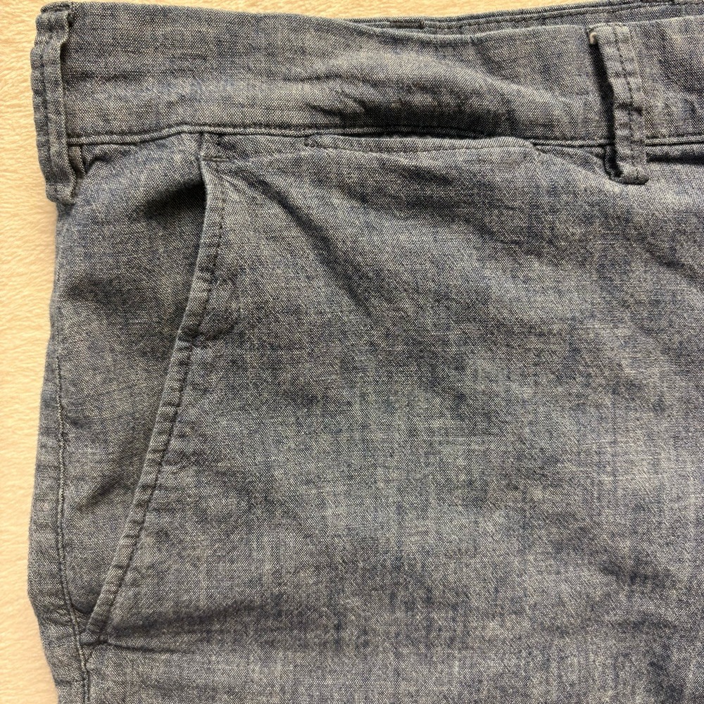 GAP Shorts Men Sz 36 Chambray Blue Essential Khaki 10" Inseam Lightweight - Picture 8 of 13